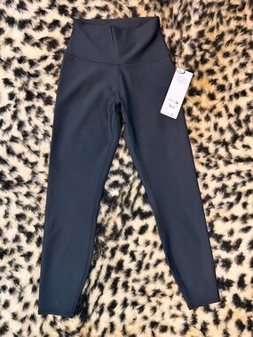 NWT Alo High-Waist Alosoft Highlight Legging - Black
